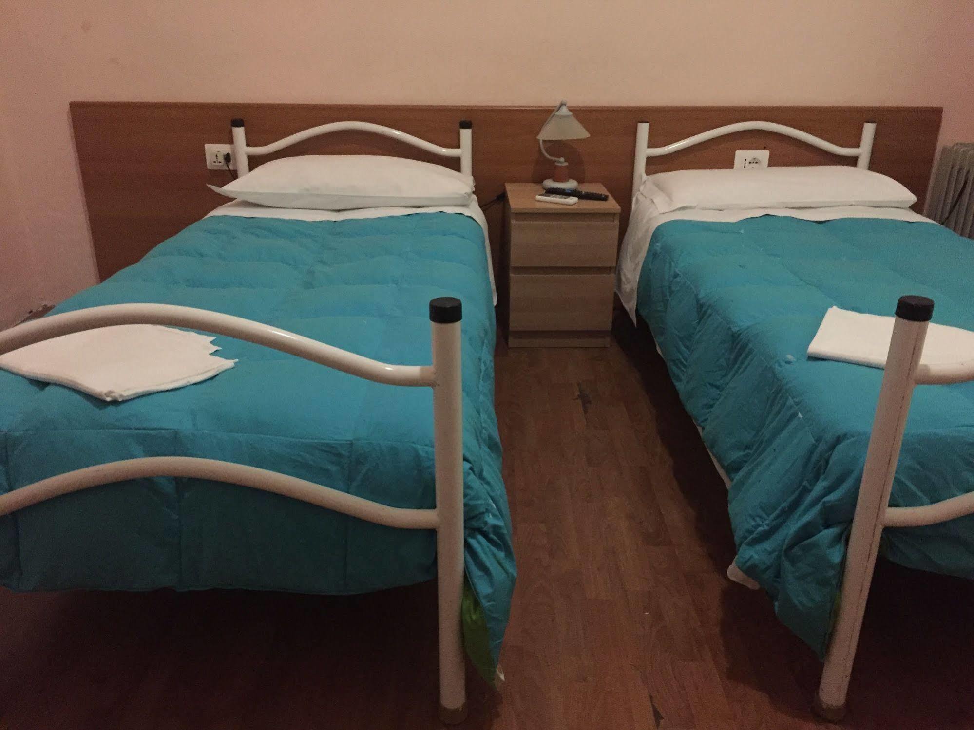 Volturno House Hostel โรม ภายนอก รูปภาพ