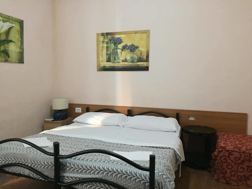 Volturno House Hostel โรม ภายนอก รูปภาพ