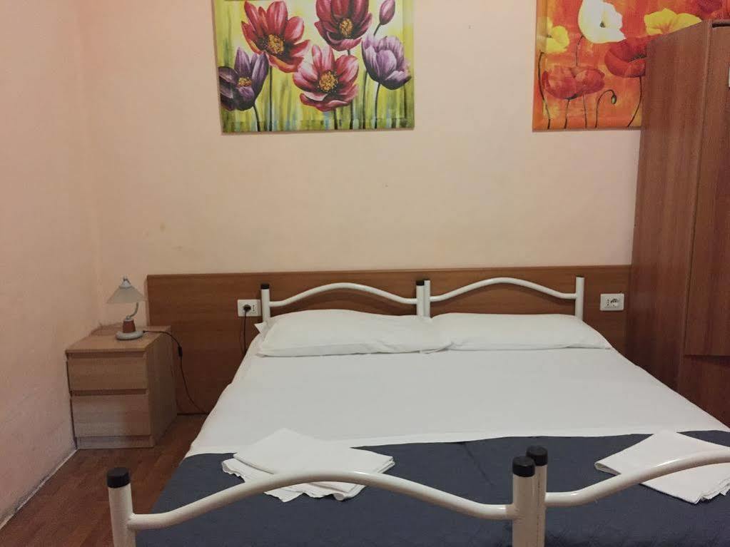 Volturno House Hostel โรม ภายนอก รูปภาพ