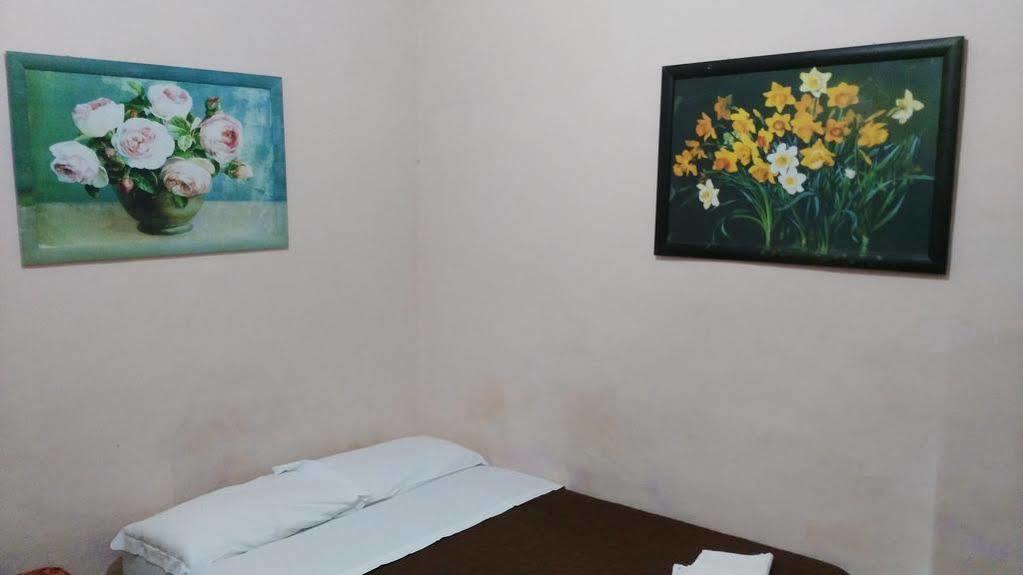 Volturno House Hostel โรม ภายนอก รูปภาพ